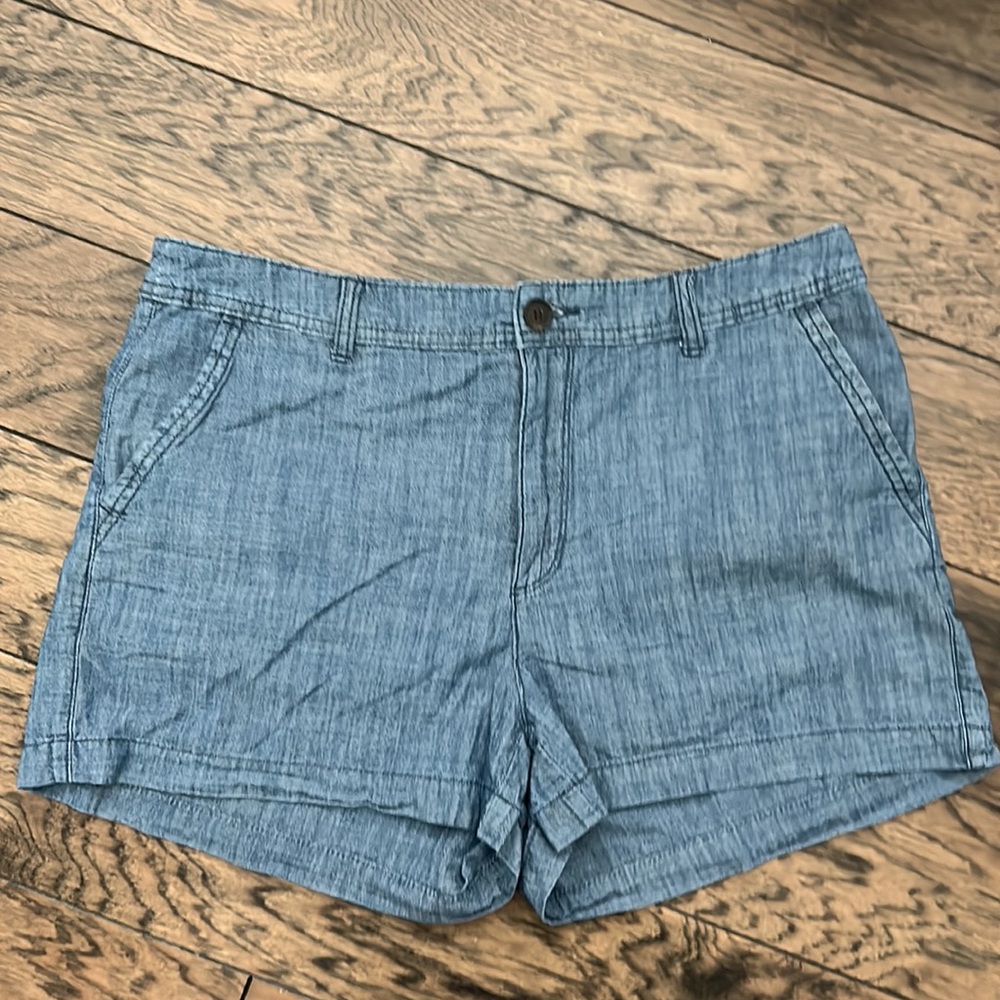 A new day lightweight denim shorts ladies size 12